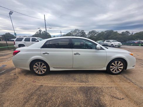 Used 2011 Toyota Avalon Limited image 11