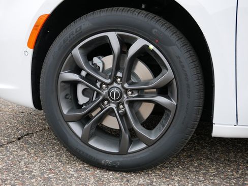 New 2026 Chrysler Pacifica Select image 5