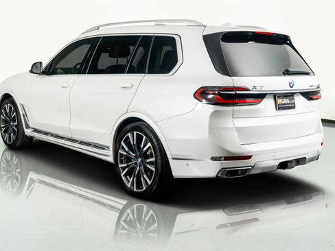 Used 2023 BMW X7 xDrive40i w/ Premium Package image 16