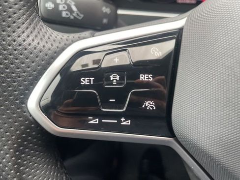 Certified 2023 Volkswagen Tiguan SEL R-Line image 17