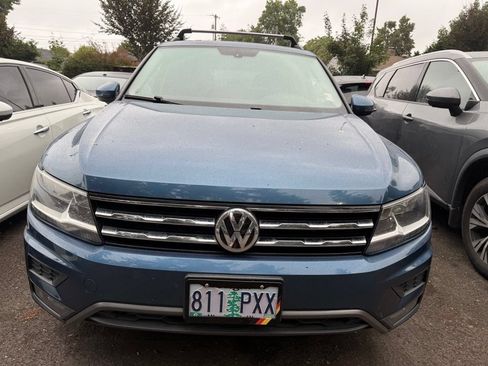 Used 2018 Volkswagen Tiguan SE w/ Panoramic Sunroof Package AWD/4WD image 3
