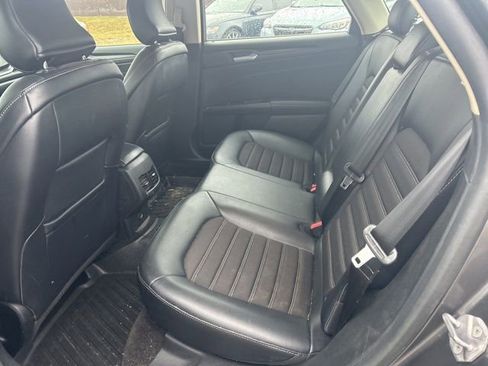 Used 2018 Ford Fusion SE w/ Equipment Group 601A image 11