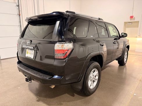Used 2020 Toyota 4Runner SR5 AWD/4WD image 5