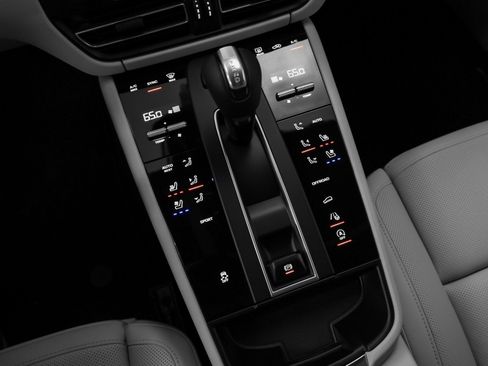 Certified 2025 Porsche Macan image 32