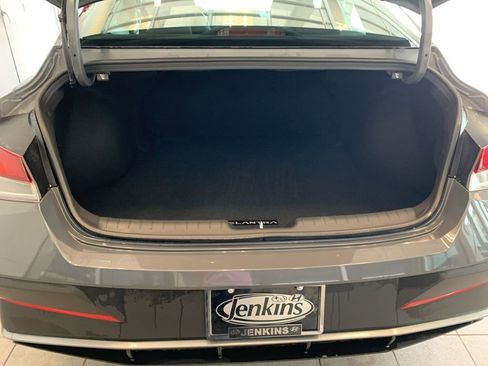 New 2025 Hyundai Elantra SE image 9