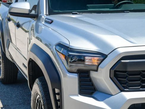 Used 2025 Toyota Tacoma TRD Off-Road AWD/4WD image 4