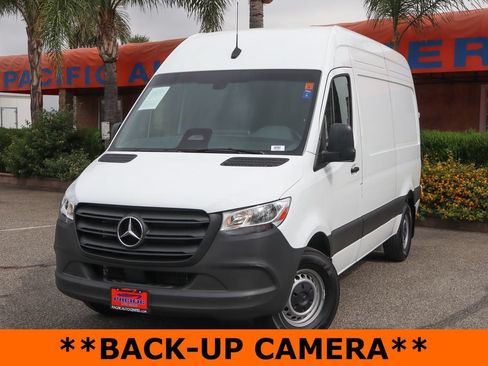 Used 2025 Mercedes-Benz Sprinter 2500 image 4