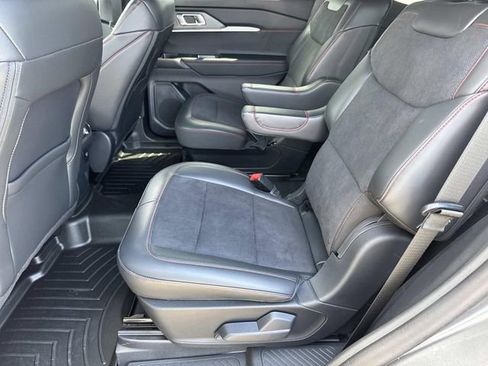 Used 2025 Ford Explorer ST image 17