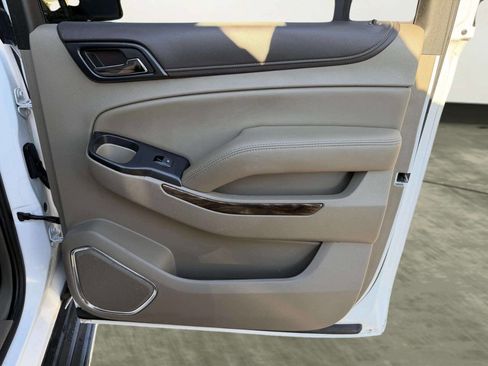 Used 2019 GMC Yukon XL SLT w/ Open Road Package AWD/4WD image 32