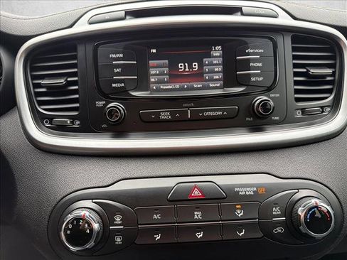 Used 2016 Kia Sorento LX w/ LX Convenience Package image 19