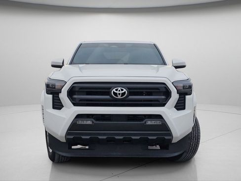 Used 2025 Toyota Tacoma SR5 image 3