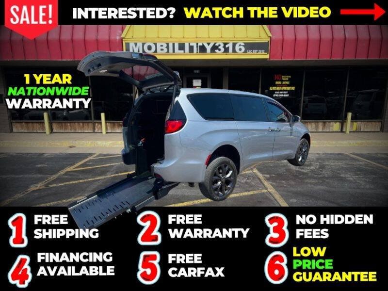 Used 2018 Chrysler Pacifica Touring Plus w/ S Appearance Package FWD image 1