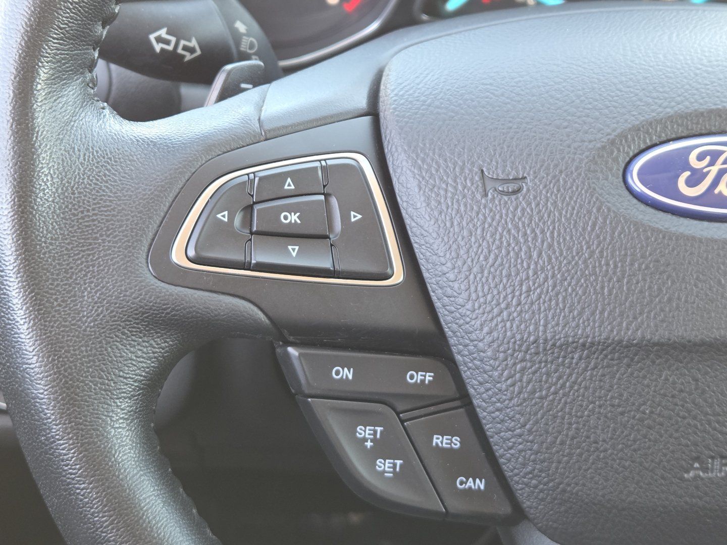 Used 2017 Ford Escape SE w/ SE Leather Comfort Package AWD/4WD image 6