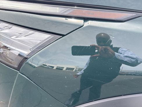 Used 2023 Nissan Pathfinder SL AWD/4WD image 3