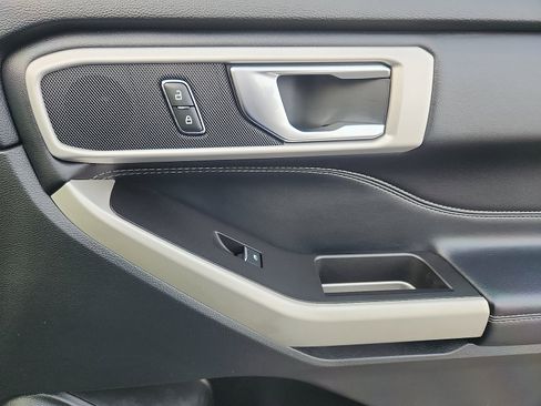 Certified 2022 Ford Explorer XLT w/ Equipment Group 202A image 37