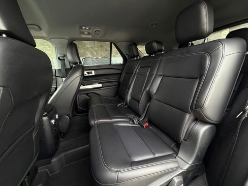 Used 2021 Ford Explorer XLT w/ Equipment Group 202A RWD image 23
