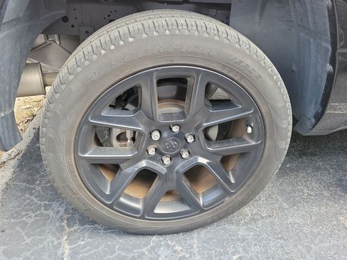Used 2023 RAM 1500 Laramie AWD/4WD image 4
