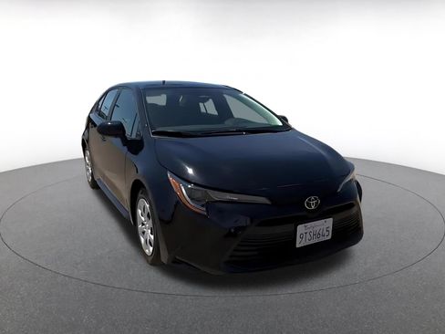 Used 2025 Toyota Corolla LE FWD image 3