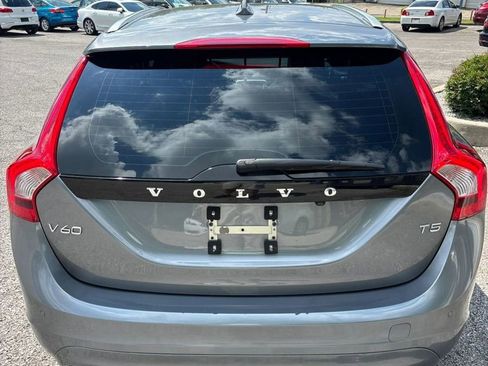Used 2017 Volvo V60 T5 Premier w/ Convenience Package FWD image 8