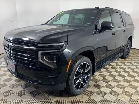 Used 2025 Chevrolet Suburban RST w/ Comfort Package image 2