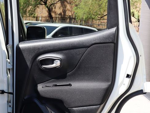 Used 2021 Jeep Renegade Latitude w/ Convenience Group FWD image 26
