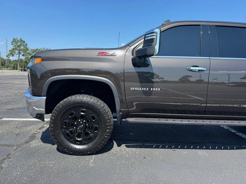 Used 2020 Chevrolet Silverado 2500 LTZ w/ LTZ Premium Package AWD/4WD image 10