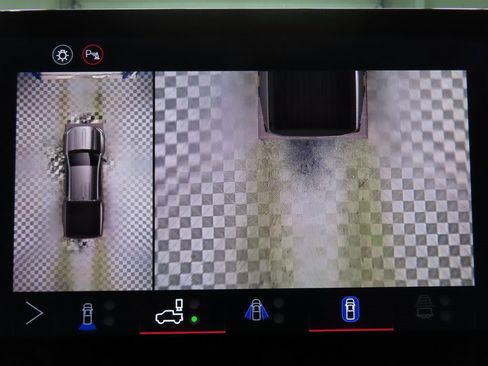 Used 2025 GMC Canyon AT4 w/ Technology Plus Package image 16