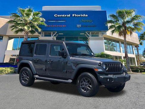 Used 2024 Jeep Wrangler Unlimited Sport AWD/4WD image 2