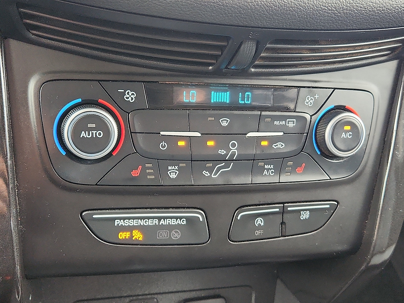 Used 2018 Ford Escape SE w/ SE Sport Appearance Package FWD image 16