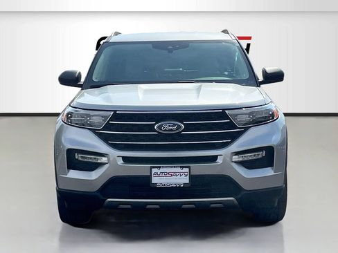 Used 2024 Ford Explorer XLT w/ Equipment Group 202A RWD image 2