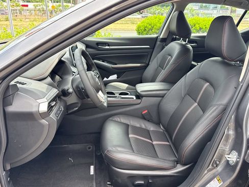 Used 2025 Nissan Altima 2.5 SR FWD image 17