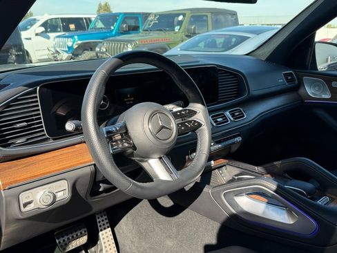 Used 2025 Mercedes-Benz GLS 450 4MATIC image 2