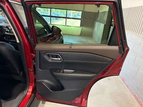 Certified 2023 Nissan Rogue Platinum AWD/4WD image 13