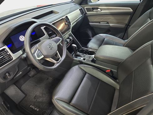 Used 2022 Volkswagen Atlas Cross Sport SE FWD image 13