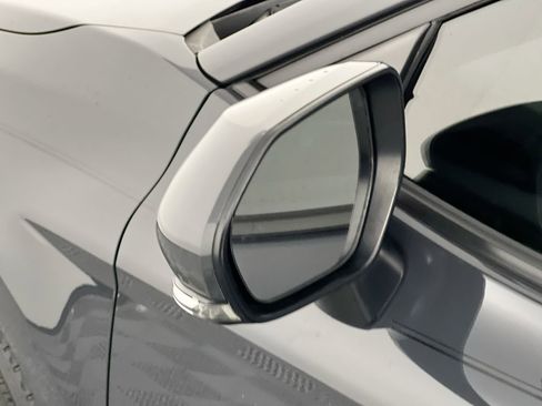 Used 2025 Toyota Camry SE w/ Convenience Package image 10