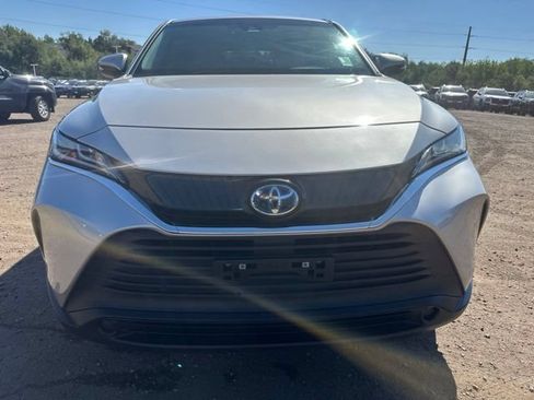 Used 2023 Toyota Venza LE AWD/4WD image 11