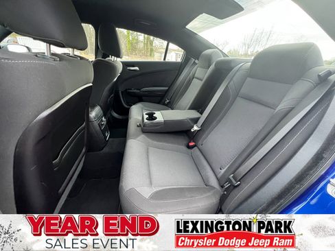 Used 2019 Dodge Charger SXT image 11
