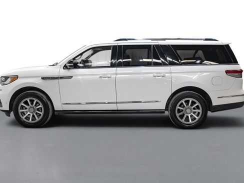 Used 2022 Lincoln Navigator L Reserve AWD/4WD image 9