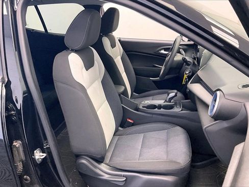 Used 2024 Chevrolet Trax LS w/ LS Convenience Package image 6