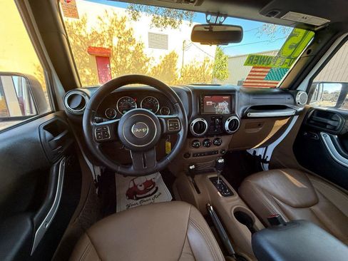 Used 2015 Jeep Wrangler Unlimited Sahara w/ Connectivity Group image 10