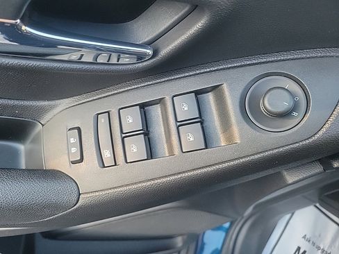 Used 2020 Chevrolet Trax LT w/ LT Convenience Package image 19