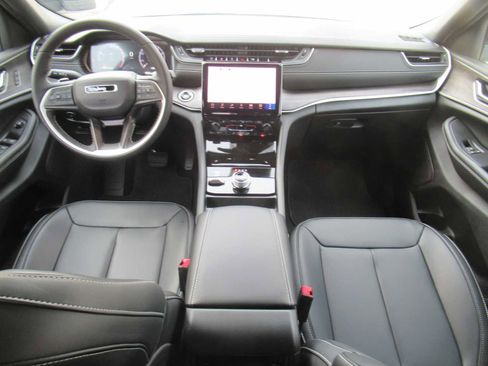 New 2025 Jeep Grand Cherokee Limited image 37