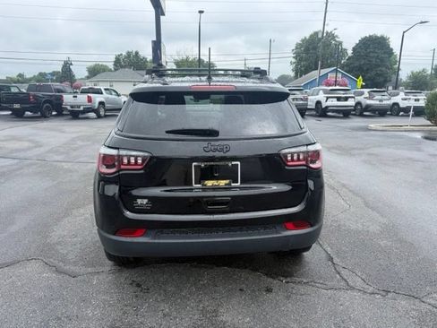 Used 2019 Jeep Compass Latitude FWD image 4