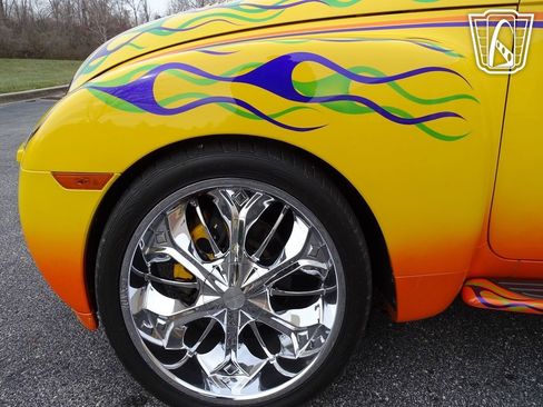 Used 2004 Chevrolet SSR w/ Preferred Equipment Group image 30