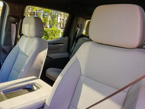 New 2026 GMC Sierra 1500 SLE w/ Preferred Package image 17