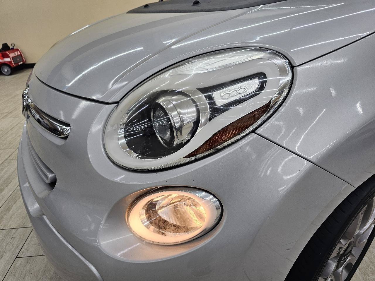 Used 2017 FIAT 500L Lounge w/ Premium Package FWD image 11
