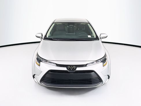Used 2025 Toyota Corolla LE FWD image 2