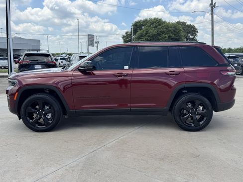 Used 2025 Jeep Grand Cherokee Limited w/ Black Appearance Package RWD image 7
