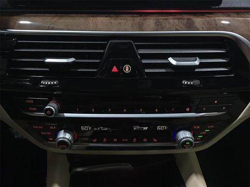 Used 2019 BMW 540i w/ Convenience Package image 23