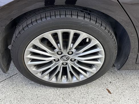 Used 2019 Toyota Avalon Limited image 52